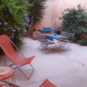 Hébergement de vacances Arlette La Petite Maison Arlesienne, Arles