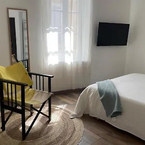 Appartement Charmante Maison De Avec Cour Exterieure, Arles